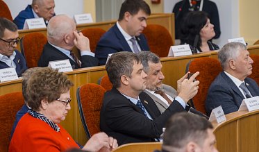 Евгений Солнцев впервые отчитался перед депутатами Заксобрания